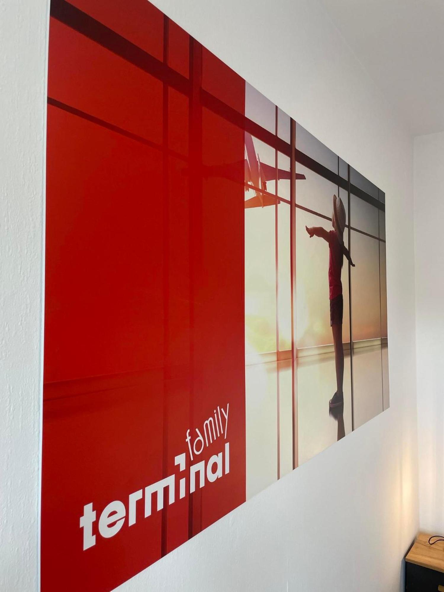 波兹南 Terminal Family Airport旅舍 外观 照片